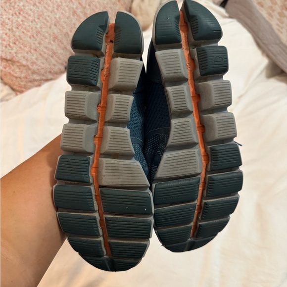 Men’s in cloud shoes in good condition - Picture 5 of 7